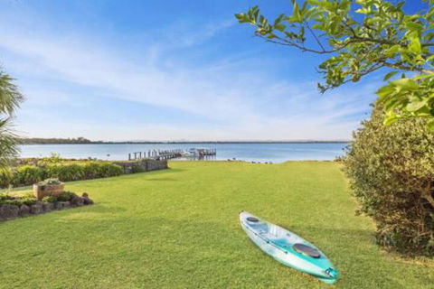 Eagle Point Getaway Waterfront Serenity! - Accommodation VIC 7