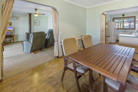Eagle Point Getaway Waterfront Serenity! - Accommodation VIC 5