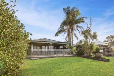 Eagle Point Getaway Waterfront Serenity! - Accommodation VIC 6