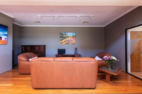 Maidstone Executive Residence - Accommodation VIC 5
