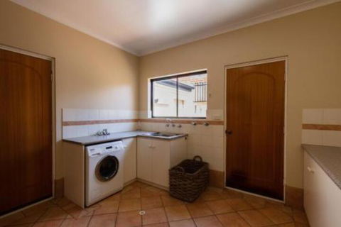 Maidstone Executive Residence - Accommodation VIC 7