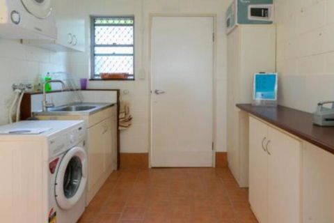 Blue Water Retreat Downstairs - Accommodation VIC 3