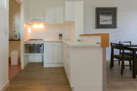 Blue Water Retreat Upstairs & Downstairs - Accommodation VIC 2
