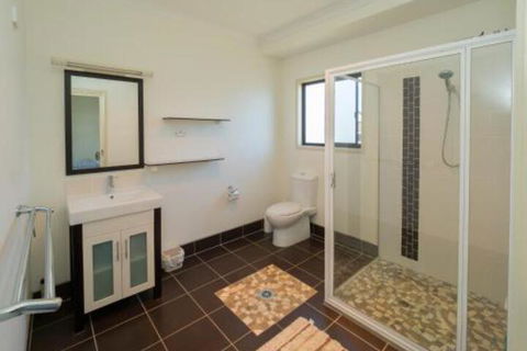 Blue Water Retreat Upstairs & Downstairs - Accommodation VIC 7