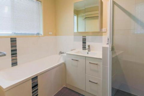 Hibiscus Holiday Home - Accommodation VIC 5