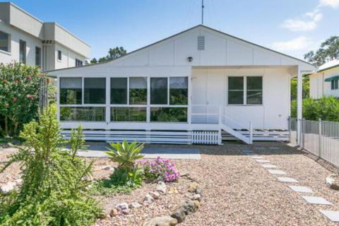 Charming Home By The Sea - Accommodation VIC 7
