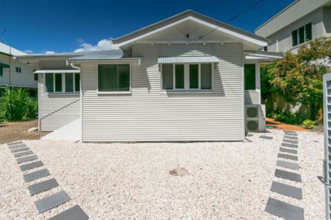 Charming Home By The Sea - Accommodation VIC 4