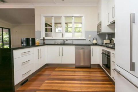 Charming Home By The Sea - Accommodation VIC 2