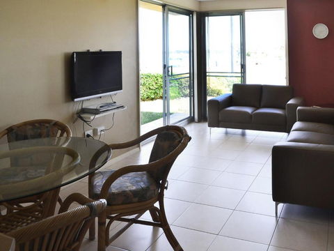 Fairholme 5 Opposite Lake - Accommodation VIC 6