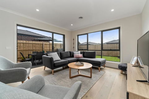 Brand New & Beautiful Rosebud Holiday Home - Accommodation VIC 3