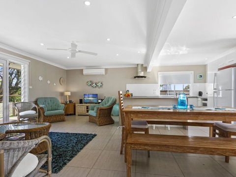 HILLTOP HAVEN In MOLLYMOOK - Accommodation VIC 4