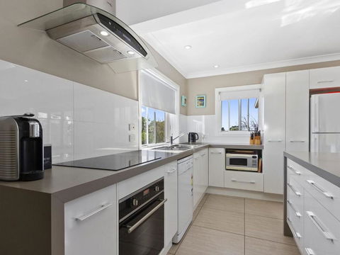 HILLTOP HAVEN In MOLLYMOOK - Accommodation VIC 1