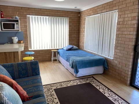 NARRAWALLEE RETREAT - Accommodation VIC 2