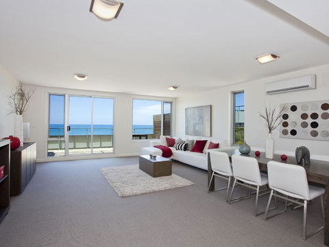 POINT GREY APARTMENT 14 The Point - Accommodation VIC 4
