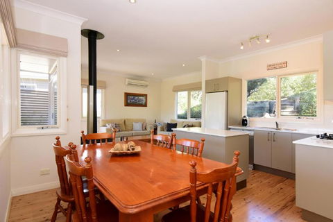 Bimbadeen Comfortable Country Styled House! - Accommodation VIC 6