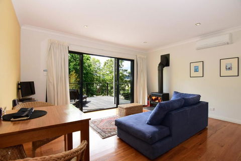 Cloudsong Chalet 1 Close To The Village Centre! - Accommodation VIC 5