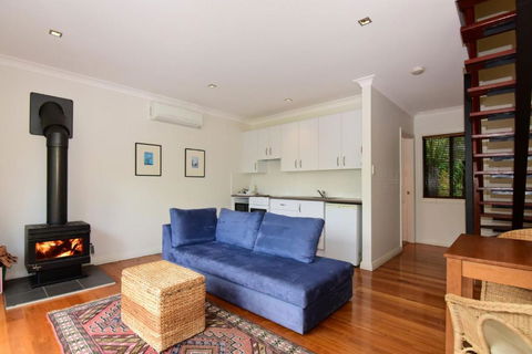 Cloudsong Chalet 1 Close To The Village Centre! - Accommodation VIC 2