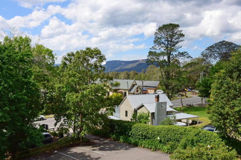 Cloudsong Chalet 1 Close To The Village Centre! - Accommodation VIC 4