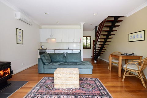 Cloudsong Chalet 3 Close To The Village Centre! - Accommodation VIC 2