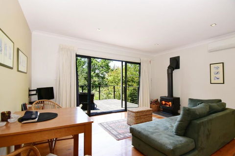 Cloudsong Chalet 3 Close To The Village Centre! - Accommodation VIC 4