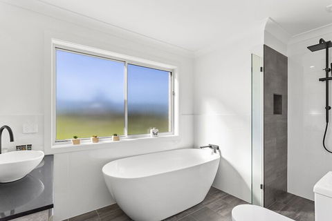 Whale Studio 1a Ocean Street - Accommodation VIC 7