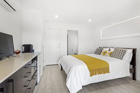 Dolphin Studio Apartment 1a Ocean Street - Accommodation VIC 6