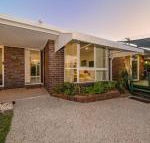 Woorim Secluded Palms Cottage - Accommodation VIC