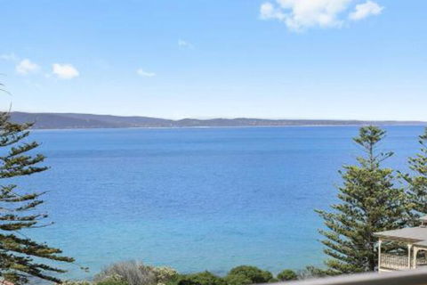 POINT GREY APARTMENT ONE VIEWPOINT - Accommodation VIC 3