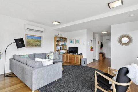 POINT GREY APARTMENT ONE VIEWPOINT - Accommodation VIC 2