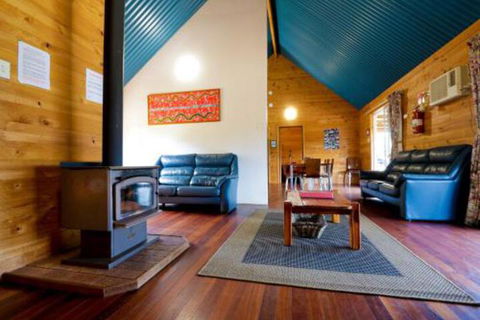 Sunnyhurst Chalets Rural Stay - Accommodation VIC 3