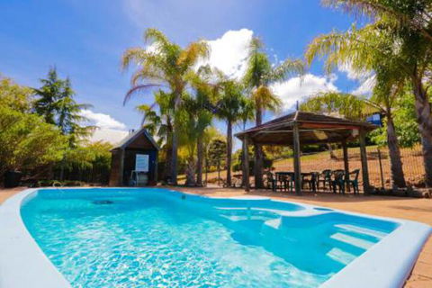 Sunnyhurst Chalets Rural Stay - Accommodation VIC 5