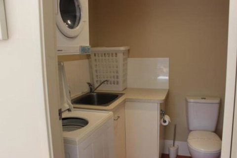 BEACHSIDE VILLA 2 - Accommodation VIC 7
