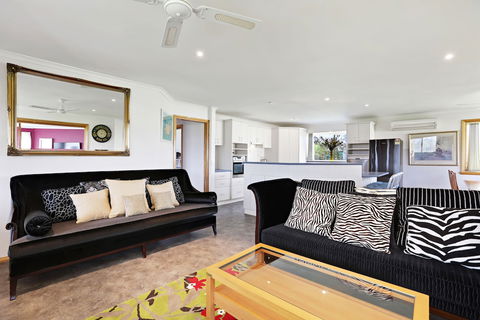 Yarragon 4 Bedroom House In Gippsland - Accommodation VIC 3