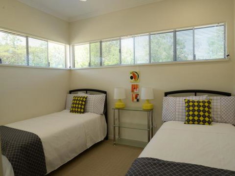 LANDSCAPE At PALM COVE - Accommodation VIC 3