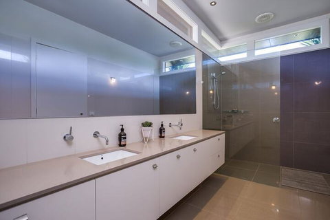 Kalina Retreat Tennis & Pool - Accommodation VIC 3