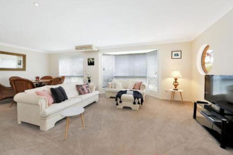 Hook Wine & Sinker Hervey Bay - Accommodation VIC 4