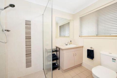 Hook Wine & Sinker Hervey Bay - Accommodation VIC 7