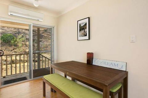 Rosa Estate In Broke Two 3br House In Walking Distance To Cellar Doors - Accommodation VIC 5