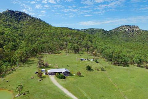 Rosa Estate In Broke Two 3br House In Walking Distance To Cellar Doors - Accommodation VIC 6