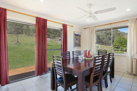 Rosa Estate In Broke Two 3br House In Walking Distance To Cellar Doors - Accommodation VIC 2
