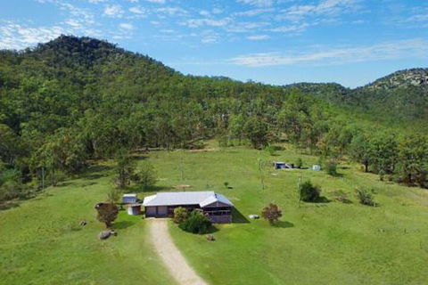 Rosa Estate In Broke Two 3br House In Walking Distance To Cellar Doors - Accommodation VIC 7