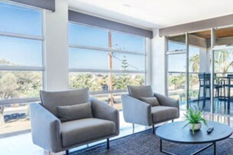 The Grand Oasis Pool Wifi Mins From Beach - Accommodation VIC 0