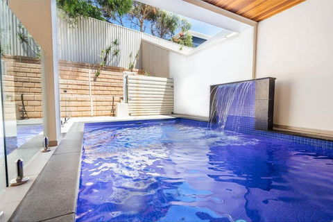 The Grand Oasis Pool Wifi Mins From Beach - Accommodation VIC 2