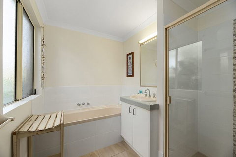 Fabulous Pet Friendly Family Home - 3 Carribean Court - Accommodation VIC 2