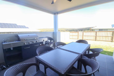 Surfers Paradise At Catherine Hill Bay - Accommodation VIC 5