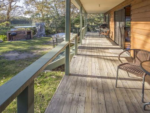 Centre Street 10 Lake Tabourie - Accommodation VIC 3