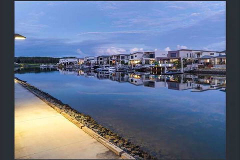 Hope Island Water Front House - Accommodation VIC 2