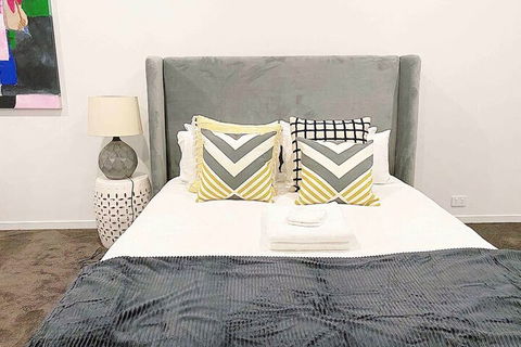 Hope Island Water Front House - Accommodation VIC 7