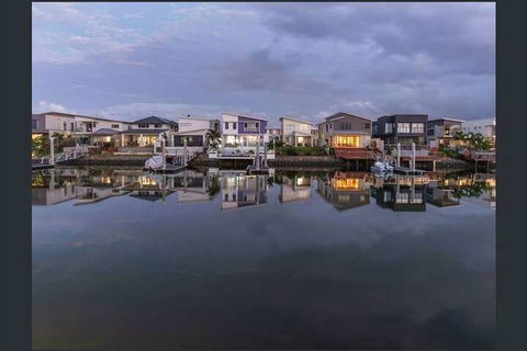 Hope Island Water Front House - Accommodation VIC 1