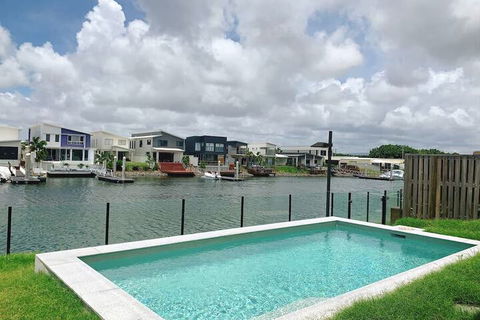 Hope Island Water Front House - Accommodation VIC 3